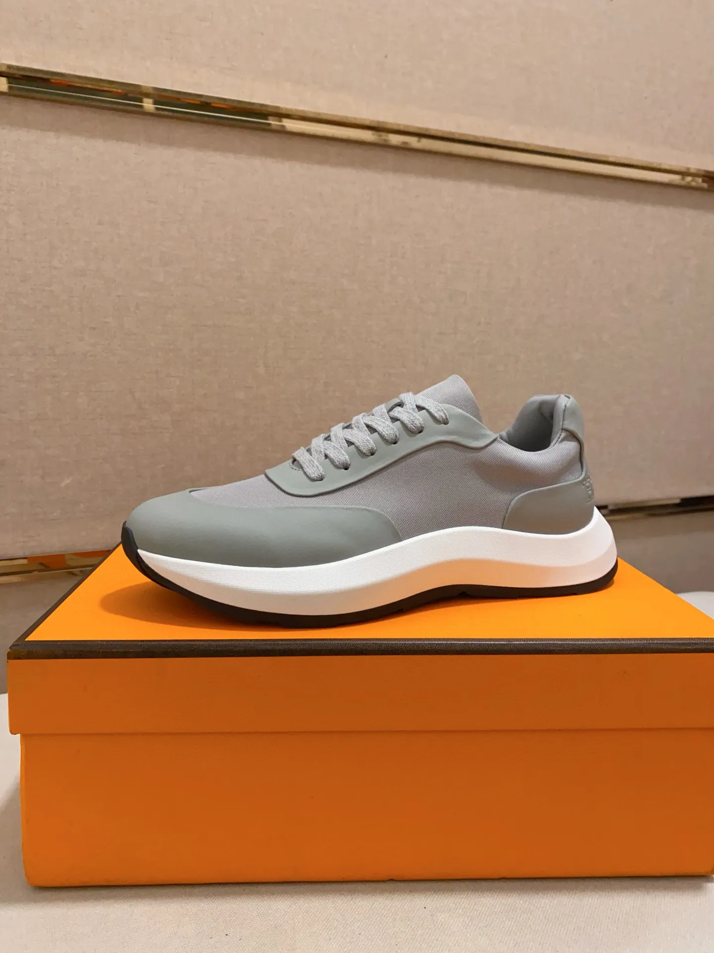 Men's clothing and shoes💰: 600💰《HERMES》【Classic Original Version】Hermès; Top 🔝 Purchasing Agency 🔍🔍Men's latest 🇺🇸 counters are on sale simultaneously, original imported from Italy ▲▲Silk cowhide with breathable fabric ▲▲ (high-end and expensive Qi·Grade) Exquisite workmanship (Italian 🇮🇹Imported water-dyed 🐂cowhide lining) Sole: Original sole provided by the original factory, ⚠️Exclusive double-layer activity·TPR·Rubber·Combined molded outsole; Super·comfortable·wear-resistant·non-slip·environmental protection The real thing is more beautiful if you take the real thing (high quality, follow the order), you can enter and exit the counter at will * Number of yards: 38·39·40·41·42·43·44# (can be customized 45.)